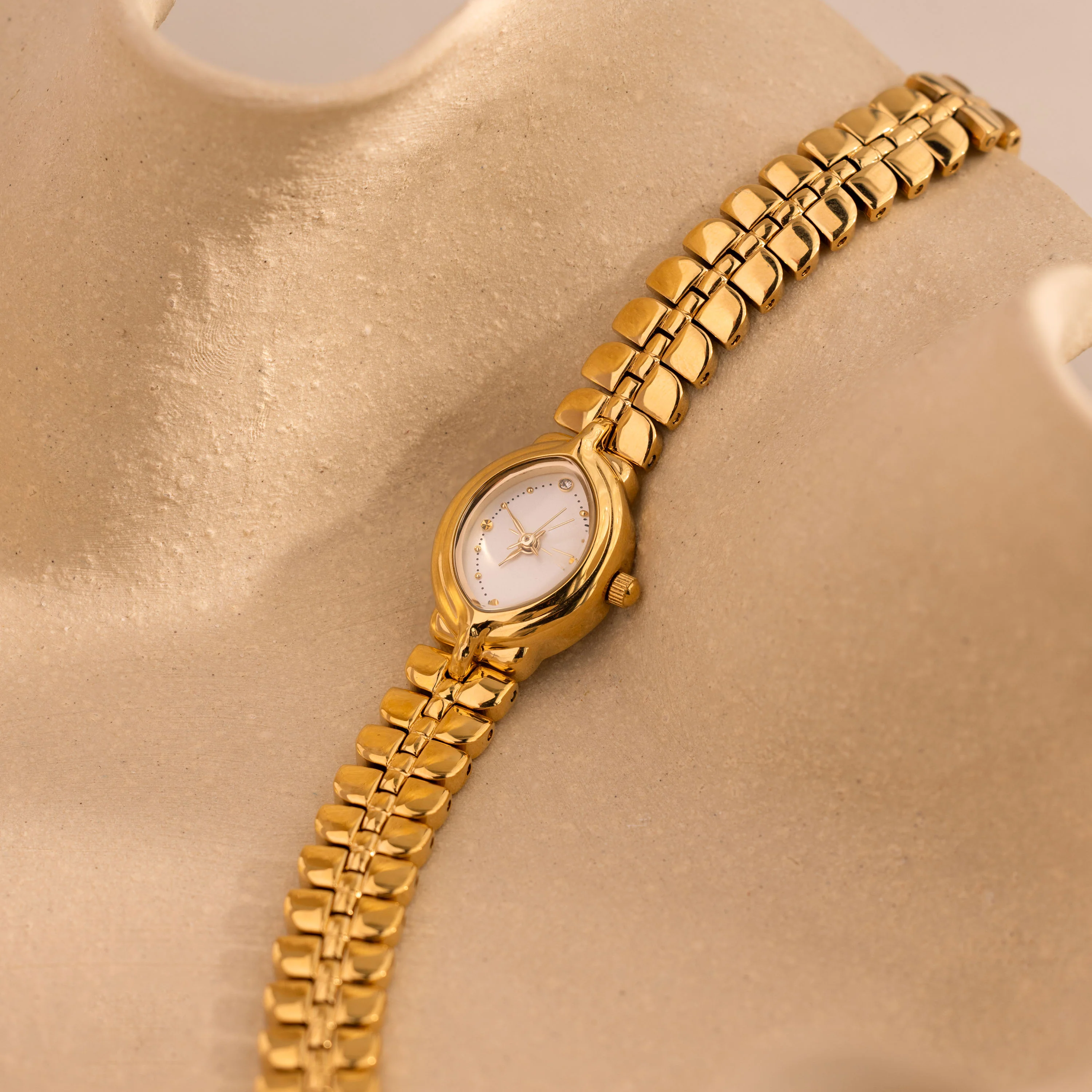 Flow Oval Link Timepiece - Image 5