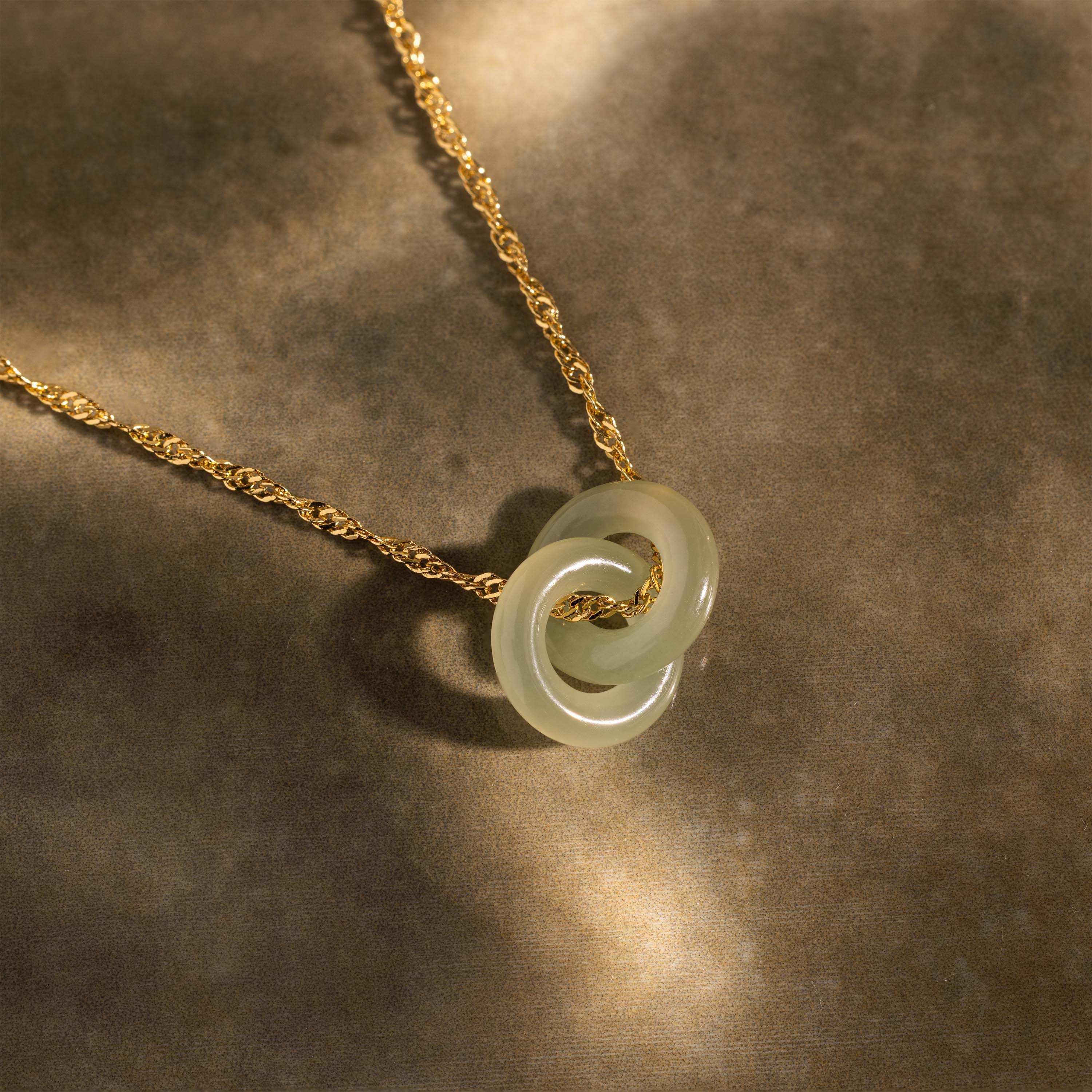 Interlocking Jade Circle Necklace in 18K Gold - Image 3