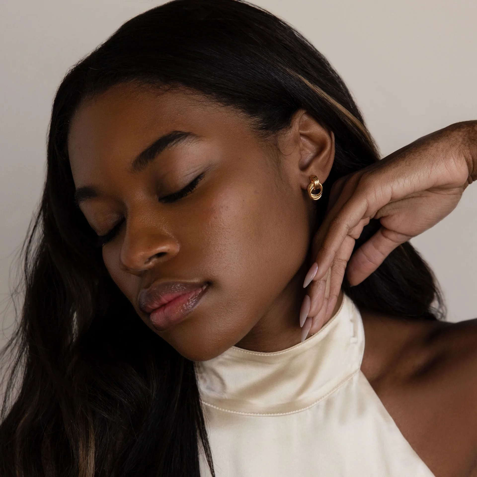 Micro Triple Knot Earrings in 18K Gold - Image 3