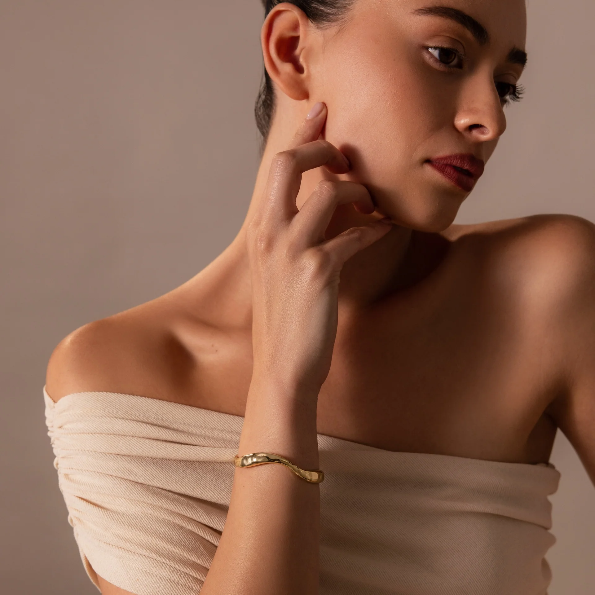 Organic Wavy Cuff Bracelet in 18K Gold - Image 8