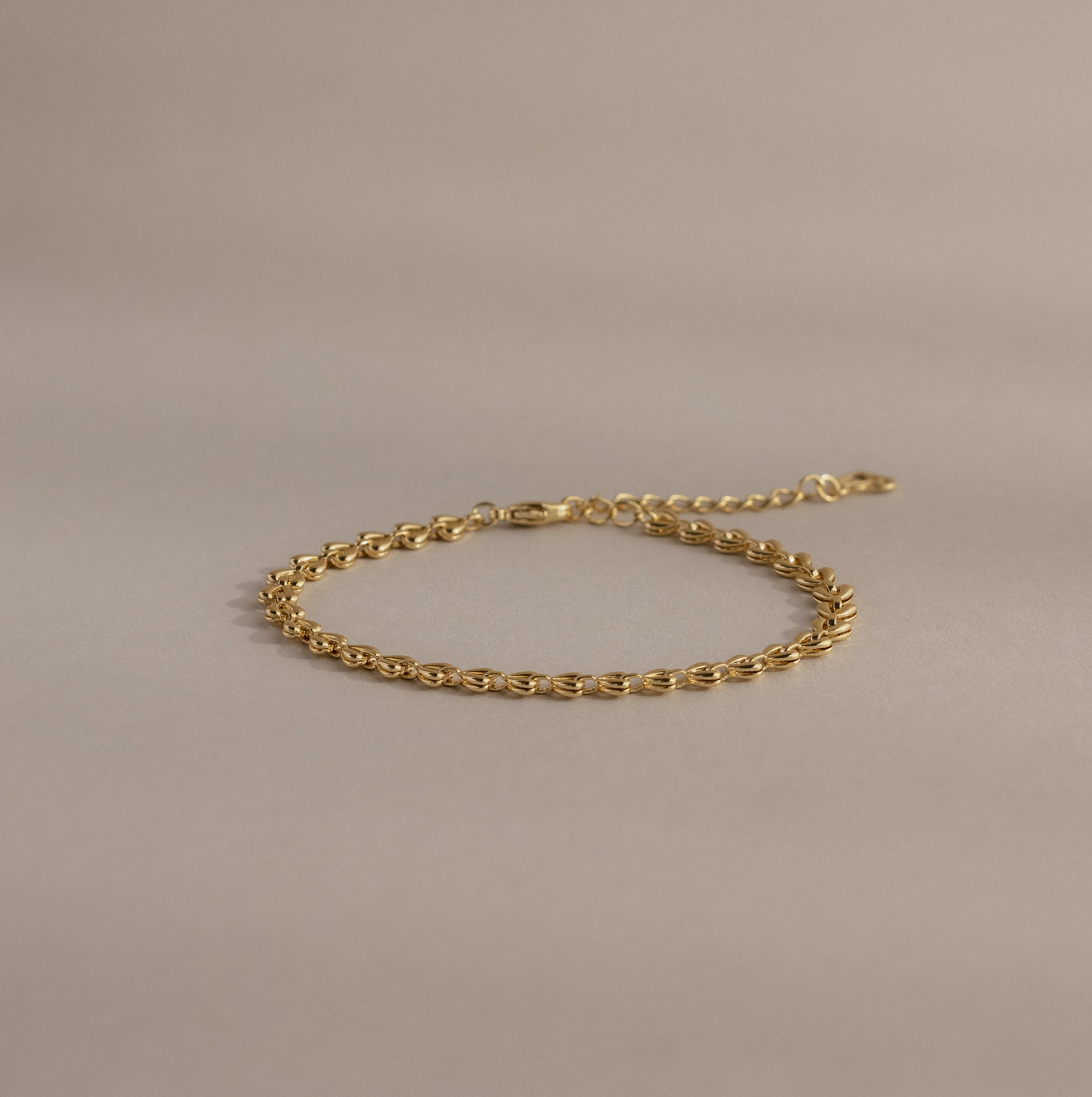 Tiny Link Heart Bracelet in 18K Gold - Image 5